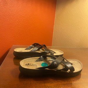 BRAND NEW Cliffs by White Mountain Black Strap Flip Flop Sandal Size 7.5
